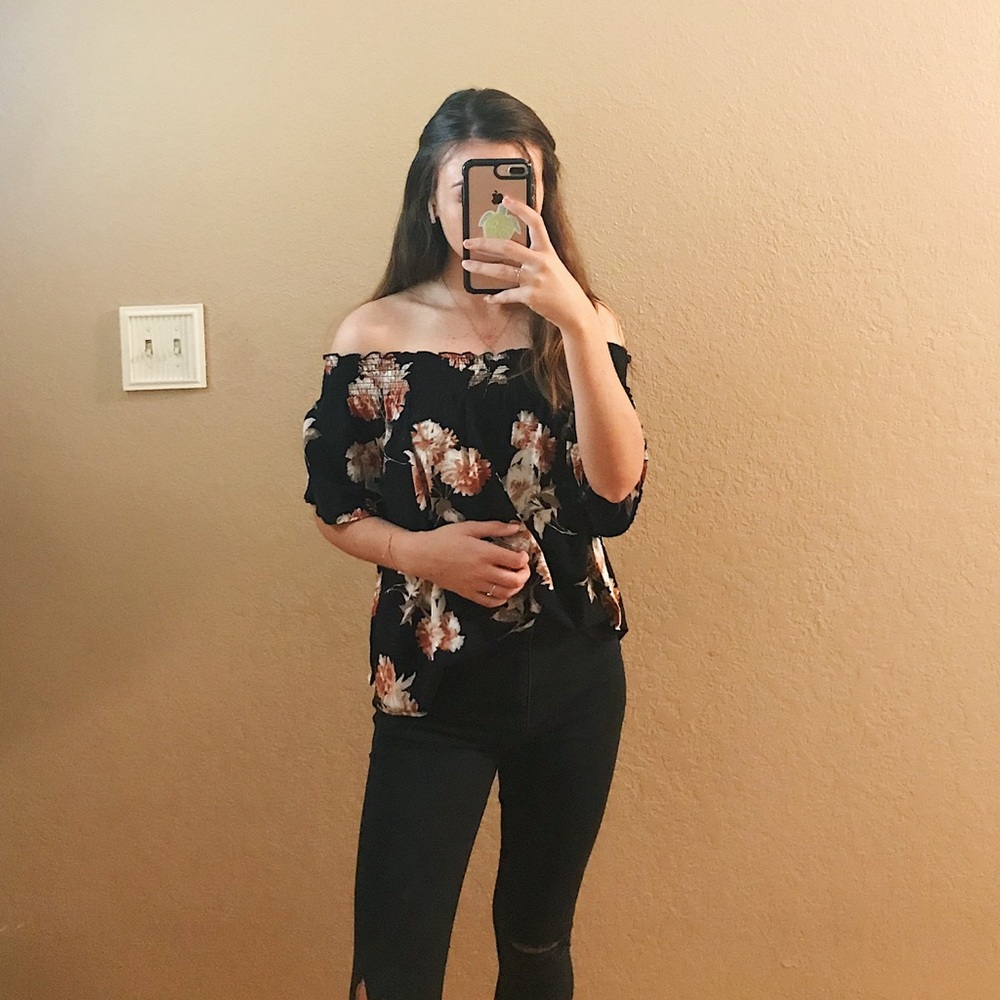 Abercrombie & Fitch Off The Shoulder Top